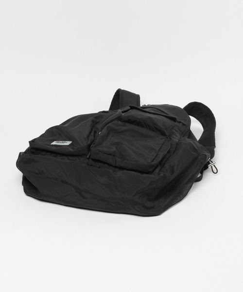 niko and...(ニコアンド)の「オリジナルライトパッカブルデイパック(バックパック/リュック・レディース・ブラック/オリーブ・0)」の6枚目の写真