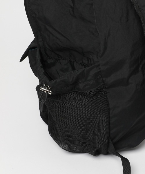 niko and...(ニコアンド)の「オリジナルライトパッカブルデイパック(バックパック/リュック・レディース・ブラック/オリーブ・0)」の7枚目の写真