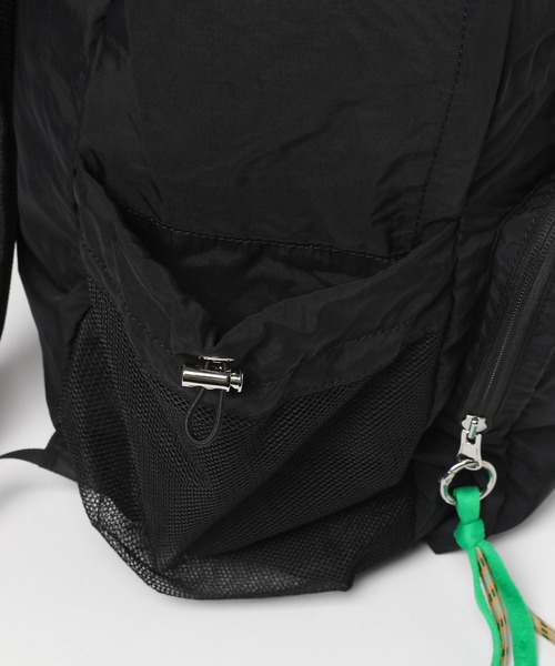 niko and...(ニコアンド)の「オリジナルライトパッカブルデイパック(バックパック/リュック・レディース・ブラック/オリーブ・0)」の8枚目の写真