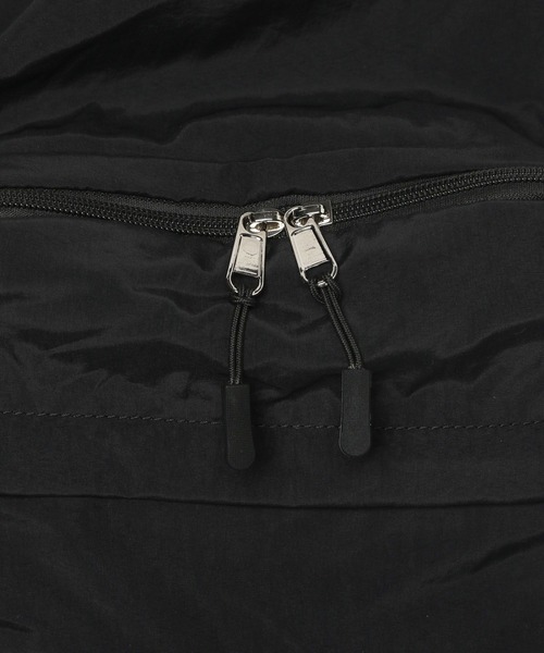 niko and...(ニコアンド)の「オリジナルライトパッカブルデイパック(バックパック/リュック・レディース・ブラック/オリーブ・0)」の11枚目の写真