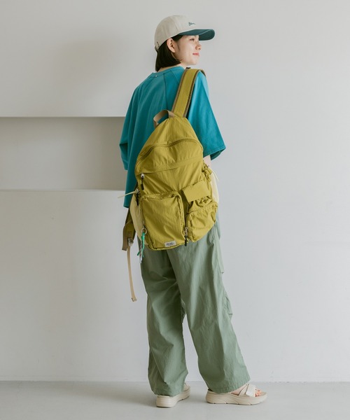 niko and...(ニコアンド)の「オリジナルライトパッカブルデイパック(バックパック/リュック・レディース・ブラック/オリーブ・0)」の22枚目の写真