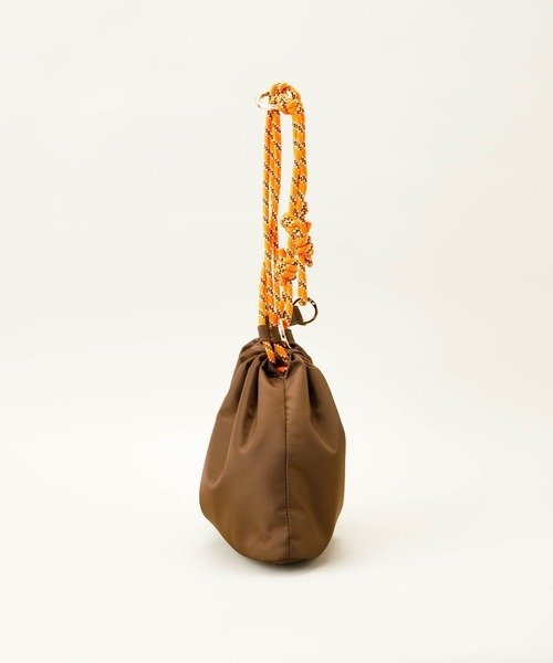 LE VERNIS（ル・ベルニ）の「LE VERNIS(ル・ベルニ)Paracord wide mini bag (Nylon)（ショルダーバッグ・レディース・ブラウン/ネイビー/ベージュ/ブラック・FREE）」の20枚目の写真