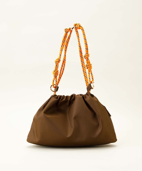 LE VERNIS（ル・ベルニ）の「LE VERNIS(ル・ベルニ)Paracord wide mini bag (Nylon)（ショルダーバッグ・レディース・ブラウン/ネイビー/ベージュ/ブラック・FREE）」の21枚目の写真