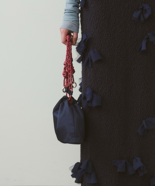LE VERNIS（ル・ベルニ）の「LE VERNIS(ル・ベルニ)Paracord wide mini bag (Nylon)（ショルダーバッグ・レディース・ブラウン/ネイビー/ベージュ/ブラック・FREE）」の11枚目の写真