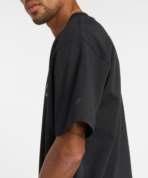 NEW BALANCE（ニューバランス）の「Numeric ショートスリーブTシャツ（Tシャツ/カットソー・メンズ・ブラック/グレイッシュベージュ・X-LARGE/LARGE/MEDIUM/SMALL）」の6枚目の写真