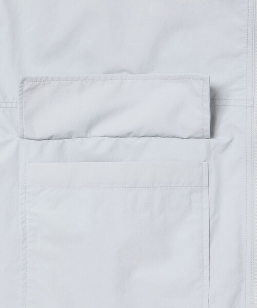 LACOSTE(ラコステ)の「撥水 ショート&ワイドシルエット スタンドカラーナイロンブルゾン(ナイロンジャケット・レディース・ライトグレー/オフホワイト・40/38/36/34)」の10枚目の写真