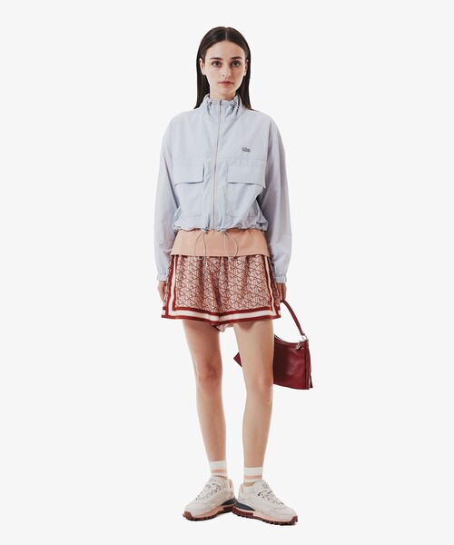 LACOSTE(ラコステ)の「撥水 ショート&ワイドシルエット スタンドカラーナイロンブルゾン(ナイロンジャケット・レディース・ライトグレー/オフホワイト・40/38/36/34)」の13枚目の写真