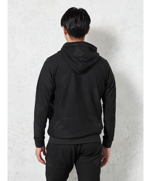 1piu1uguale3 RELAX（ウノピュウノウグァーレトレリラックス）の「【1PIU1UGUALE3 RELAX】BIG CAMO JACQUARD フーディ 通年（ウノ ピゥ ウノ ウグァーレ トレ）（パーカー・メンズ・ブラック・M/LL/L）」の10枚目の写真