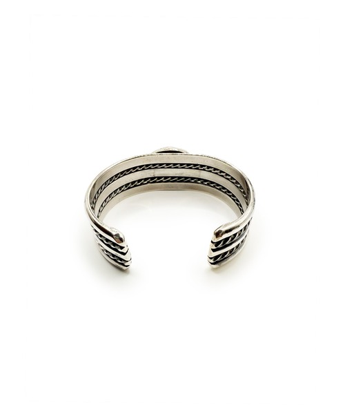 Indian Jewelry(インディアンジュエリー)の「THEATER シアター オーバルシェイプセンターアンバーネイティブシルバーバングル Made in USA(バングル/リストバンド・メンズ・シルバー・FREE)」の4枚目の写真