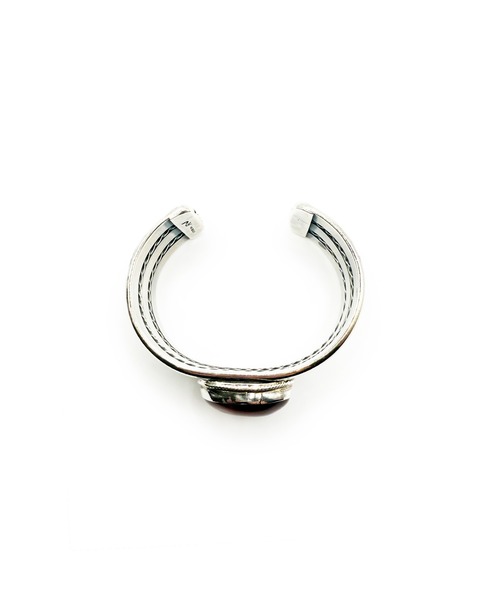 Indian Jewelry(インディアンジュエリー)の「THEATER シアター オーバルシェイプセンターアンバーネイティブシルバーバングル Made in USA(バングル/リストバンド・メンズ・シルバー・FREE)」の5枚目の写真