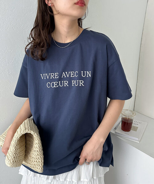 DISCOAT(ディスコート)の「【WEB限定】VIVREロゴプリントTシャツ(Tシャツ/カットソー・レディース・ホワイト/ホワイト系その他/ネイビー・MEDIUM)」の3枚目の写真