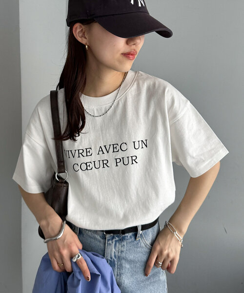 DISCOAT(ディスコート)の「【WEB限定】VIVREロゴプリントTシャツ(Tシャツ/カットソー・レディース・ホワイト/ホワイト系その他/ネイビー・MEDIUM)」の4枚目の写真