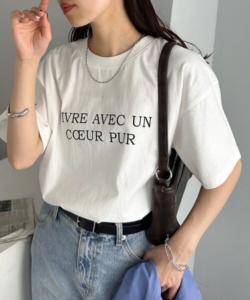 DISCOAT(ディスコート)の「【WEB限定】VIVREロゴプリントTシャツ(Tシャツ/カットソー・レディース・ホワイト/ホワイト系その他/ネイビー・MEDIUM)」の5枚目の写真