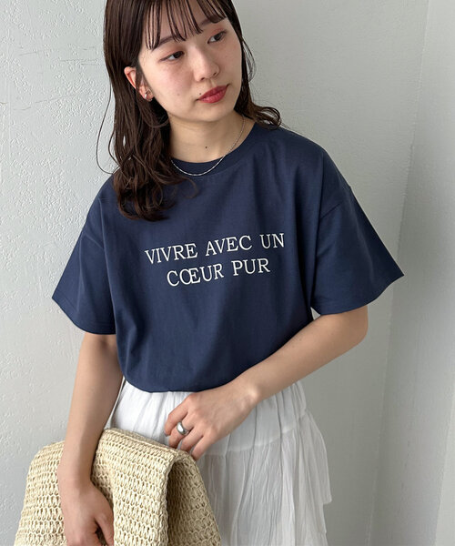 DISCOAT(ディスコート)の「【WEB限定】VIVREロゴプリントTシャツ(Tシャツ/カットソー・レディース・ホワイト/ホワイト系その他/ネイビー・MEDIUM)」の16枚目の写真