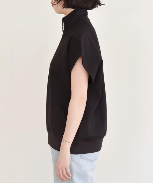 quaranciel(カランシエル)の「quaranciel:〈洗濯機可能〉ライト ポンチ ハーフジップ フレンチスリーブ TEE(Tシャツ/カットソー・レディース・オフホワイト/カーキ/ブラック・ONE SIZE)」の6枚目の写真