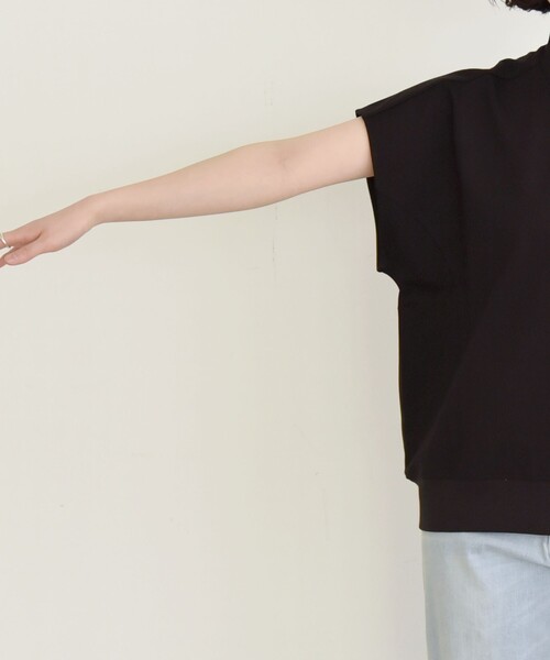 quaranciel(カランシエル)の「quaranciel:〈洗濯機可能〉ライト ポンチ ハーフジップ フレンチスリーブ TEE(Tシャツ/カットソー・レディース・オフホワイト/カーキ/ブラック・ONE SIZE)」の4枚目の写真
