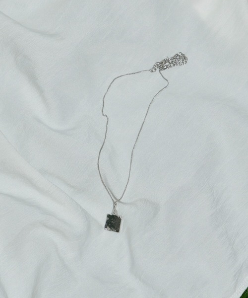 GIUNON（ジウノン）の「square motif necklace / スクエアモチーフネックレス（ネックレス・レディース・シルバー・FREE）」の7枚目の写真