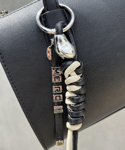 LOWELL things（ロウェル　シングス）の「MERCIチャーム/バッグチャーム/マルチチャーム（チャーム・レディース・ブラック/ネイビー・フリー）」の5枚目の写真