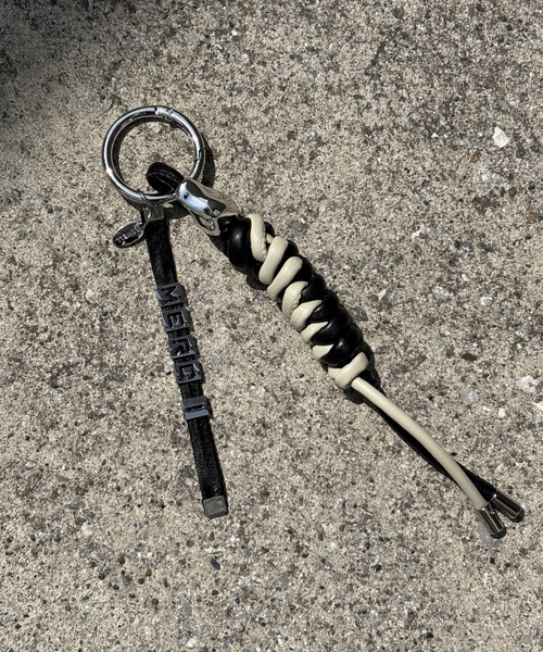 LOWELL things（ロウェル　シングス）の「MERCIチャーム/バッグチャーム/マルチチャーム（チャーム・レディース・ブラック/ネイビー・フリー）」の11枚目の写真