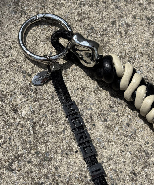 LOWELL things（ロウェル　シングス）の「MERCIチャーム/バッグチャーム/マルチチャーム（チャーム・レディース・ブラック/ネイビー・フリー）」の12枚目の写真