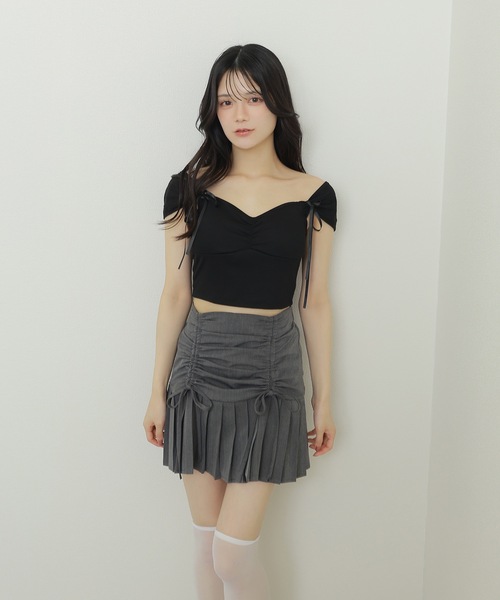 M DOLLY（エムドリー）の「twin ribbon pleats mini skirt/ツインリボンプリーツミニスカート（スカート・レディース・ブラック/グレー・M/S）」の3枚目の写真