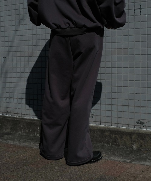 2AM(ツーエイエム)の「INTODUSK / ROWDY TRACK PANTS(スウェットパンツ・メンズ・チャコールグレー/ブラック・MEDIUM)」の6枚目の写真