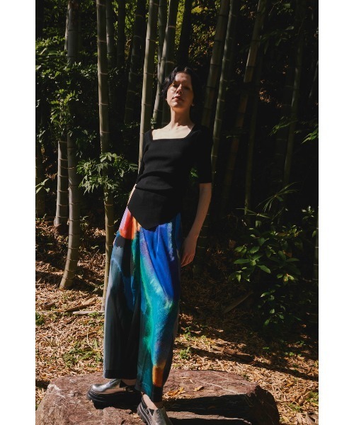 OMMO（オーエムエムオー）の「EVOLVE PRINT PT（その他パンツ・レディース・レッド/グリーン・SMALL/MEDIUM）」の4枚目の写真