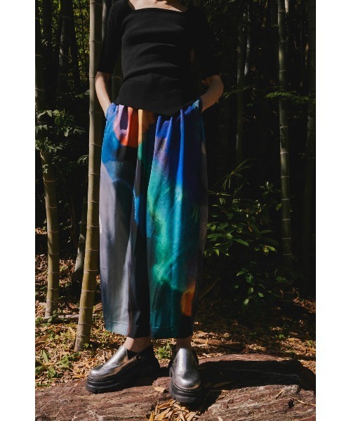 OMMO（オーエムエムオー）の「EVOLVE PRINT PT（その他パンツ・レディース・レッド/グリーン・SMALL/MEDIUM）」の6枚目の写真