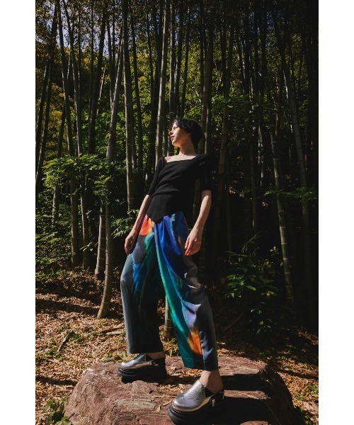 OMMO（オーエムエムオー）の「EVOLVE PRINT PT（その他パンツ・レディース・レッド/グリーン・SMALL/MEDIUM）」の12枚目の写真