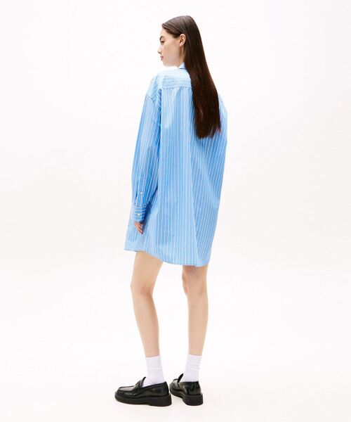 tommy jeans(トミー ジーンズ)の「オーバーサイズミニシャツワンピース(ワンピース・レディース・ブルー・MEDIUM/SMALL/X-SMALL)」の3枚目の写真