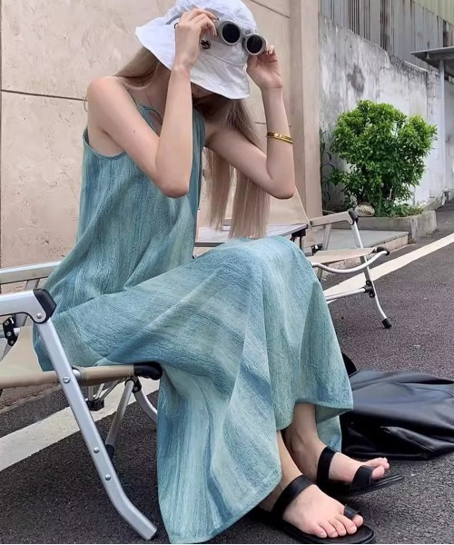 PRIVATE BEACH(プライベートビーチ)の「ムラ染キャミロングワンピース(ワンピース・レディース・ブルー・L/M)」の7枚目の写真