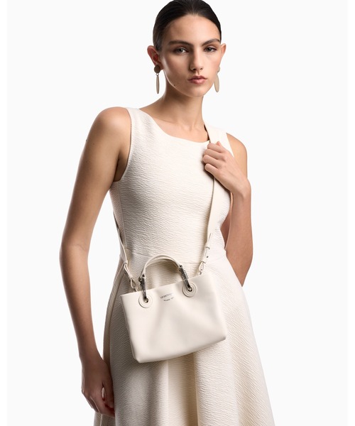 EMPORIO ARMANI(エンポリオアルマーニ)の「【エンポリオ アルマーニ】MyEA ミニバッグ ナッパレザー(ハンドバッグ・レディース・ブラック/ネイビー/ライトブルー/オフホワイト・FREE)」の2枚目の写真