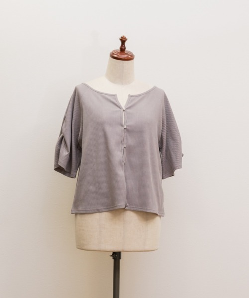 CLETTE(クレット)の「フロントボタンキーネックプルオーバー(Tシャツ/カットソー・レディース・ブラック/アイボリー/ラベンダー・3L/4L/LL)」の11枚目の写真