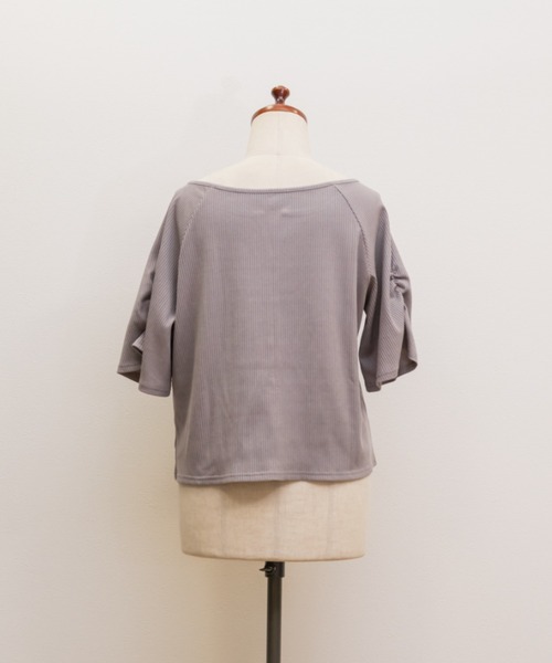 CLETTE(クレット)の「フロントボタンキーネックプルオーバー(Tシャツ/カットソー・レディース・ブラック/アイボリー/ラベンダー・3L/4L/LL)」の9枚目の写真