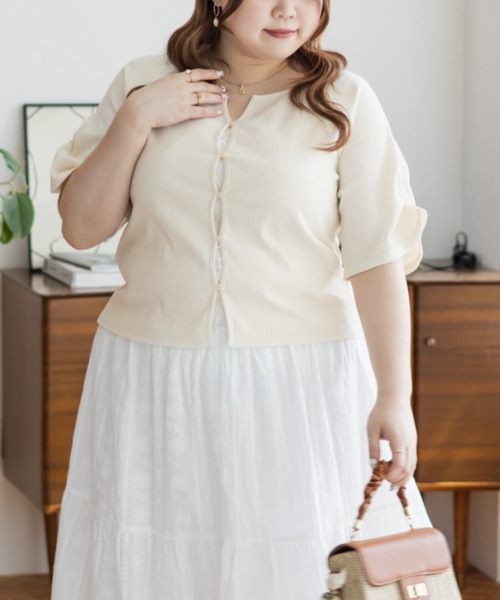 CLETTE(クレット)の「フロントボタンキーネックプルオーバー(Tシャツ/カットソー・レディース・ブラック/アイボリー/ラベンダー・3L/4L/LL)」の21枚目の写真