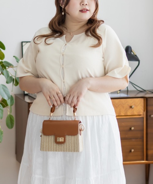 CLETTE(クレット)の「フロントボタンキーネックプルオーバー(Tシャツ/カットソー・レディース・ブラック/アイボリー/ラベンダー・3L/4L/LL)」の20枚目の写真
