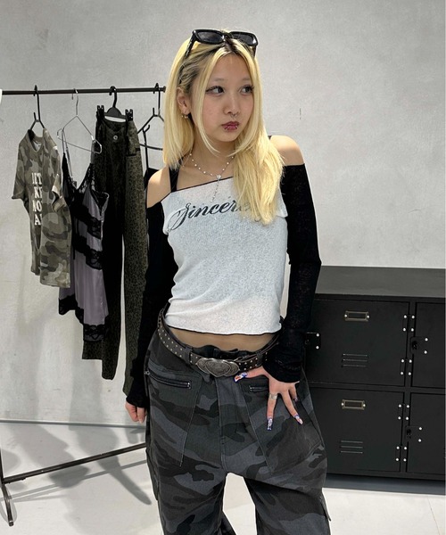 sedacle girl(セダクルガール)の「スラブシアーオフショルロンT(Tシャツ/カットソー・レディース・ブラック/グレー・SMALL/MEDIUM)」の5枚目の写真