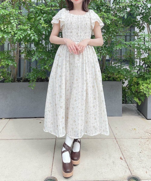 フィント フリル使い小花柄シャーリングワンピース フリル使い小花柄シャーリングワンピース（ワンピース）｜F