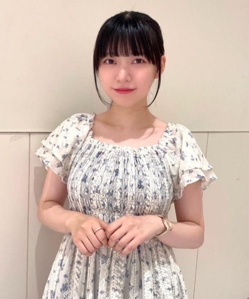 フリル使い小花柄シャーリングワンピース（ワンピース）｜F