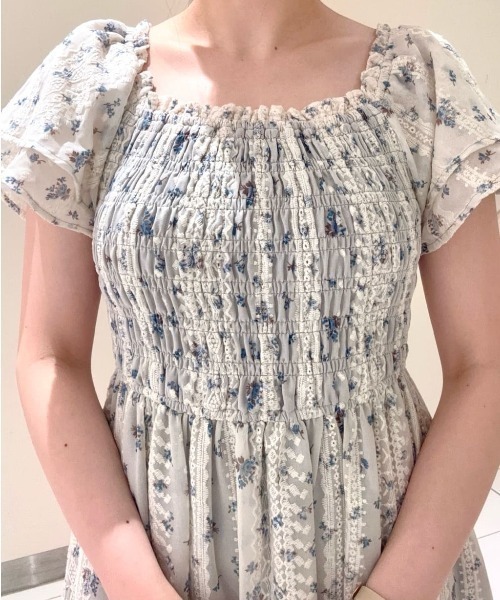 フリル使い小花柄シャーリングワンピース（ワンピース）｜F i.n.t