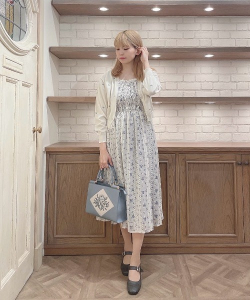 フリル使い小花柄シャーリングワンピース（ワンピース）｜F i.n.t