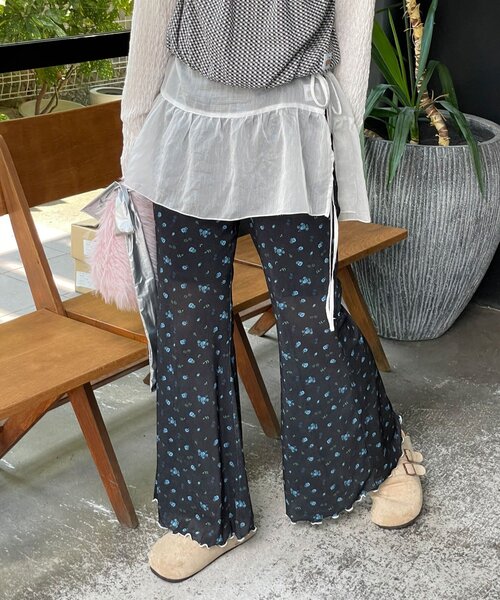 HELLO.SANFRANCISCO(ハローサンフランシスコ)の「【HELLO.SANFRANCISCO/ハローサンフランシスコ】アソート柄フロッキープリントフレアパンツ(その他パンツ・レディース・ブラック/ホワイト/ブラック系その他/ホワイト系その他・MEDIUM/SMALL)」の13枚目の写真