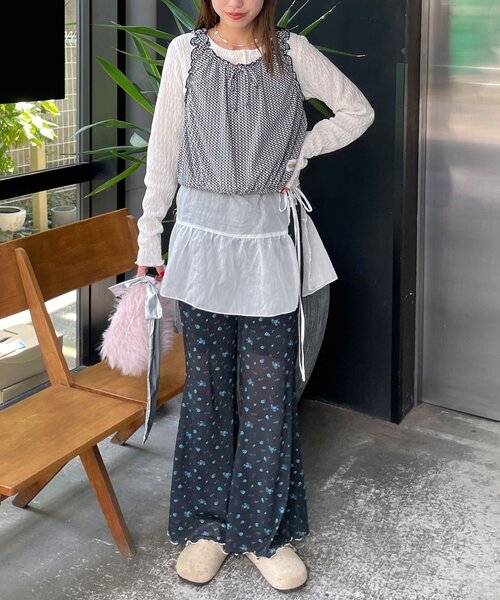 HELLO.SANFRANCISCO(ハローサンフランシスコ)の「【HELLO.SANFRANCISCO/ハローサンフランシスコ】アソート柄フロッキープリントフレアパンツ(その他パンツ・レディース・ブラック/ホワイト/ブラック系その他/ホワイト系その他・MEDIUM/SMALL)」の5枚目の写真