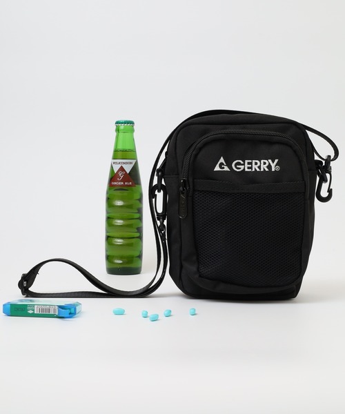 GERRY(ジェリー)の「GERRY 撥水加工 縦型 ショルダーバッグ スクエアショルダー 男女兼用(ショルダーバッグ・メンズ・ブラック/ホワイト・FREE)」の1枚目の写真