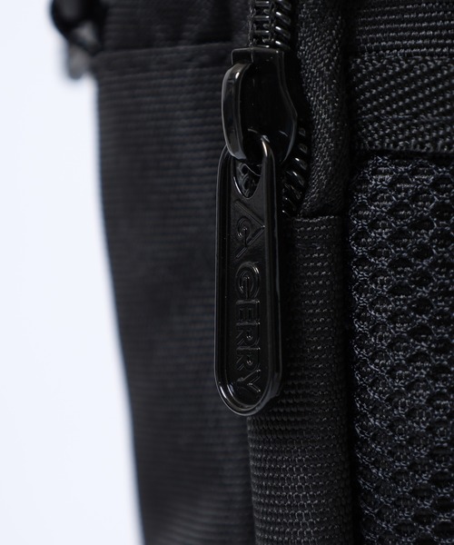 GERRY(ジェリー)の「GERRY 撥水加工 縦型 ショルダーバッグ スクエアショルダー 男女兼用(ショルダーバッグ・メンズ・ブラック/ホワイト・FREE)」の11枚目の写真