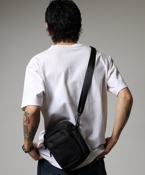GERRY(ジェリー)の「GERRY 撥水加工 縦型 ショルダーバッグ スクエアショルダー 男女兼用(ショルダーバッグ・メンズ・ブラック/ホワイト・FREE)」の19枚目の写真