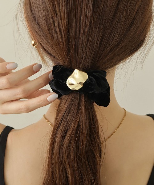 CEMONEMO（セモネモ）の「ゴールド モチーフ ベロア シュシュ（シュシュ・レディース・その他1/その他2/その他3・FREE）」の16枚目の写真