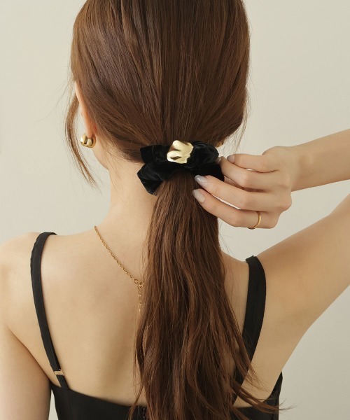 CEMONEMO（セモネモ）の「ゴールド モチーフ ベロア シュシュ（シュシュ・レディース・その他1/その他2/その他3・FREE）」の17枚目の写真