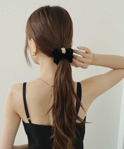 CEMONEMO（セモネモ）の「ゴールド モチーフ ベロア シュシュ（シュシュ・レディース・その他1/その他2/その他3・FREE）」の6枚目の写真