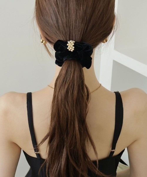 CEMONEMO（セモネモ）の「ゴールド モチーフ ベロア シュシュ（シュシュ・レディース・その他1/その他2/その他3・FREE）」の7枚目の写真